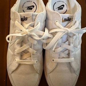 Nike Court Legacy Women’s mules